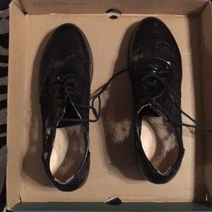 Shoes with lace sides